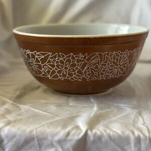 VINTAGE Pyrex Woodland Mixing Bowl 2 Qt